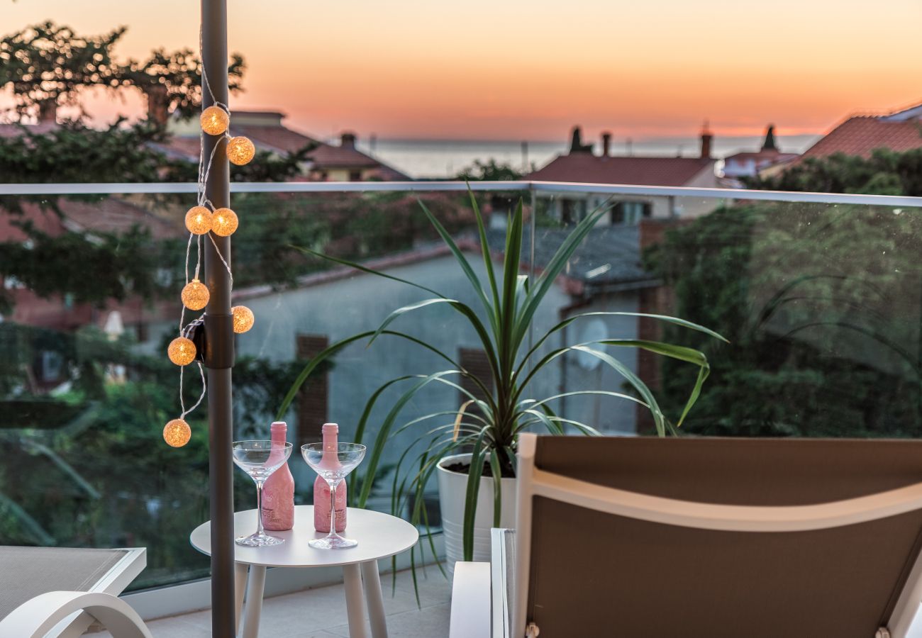 Villa in Fažana - Villa Elena Deluxe in Fažana for 8 people with whirlpool, kids playground & private pool only 400 m from the beach