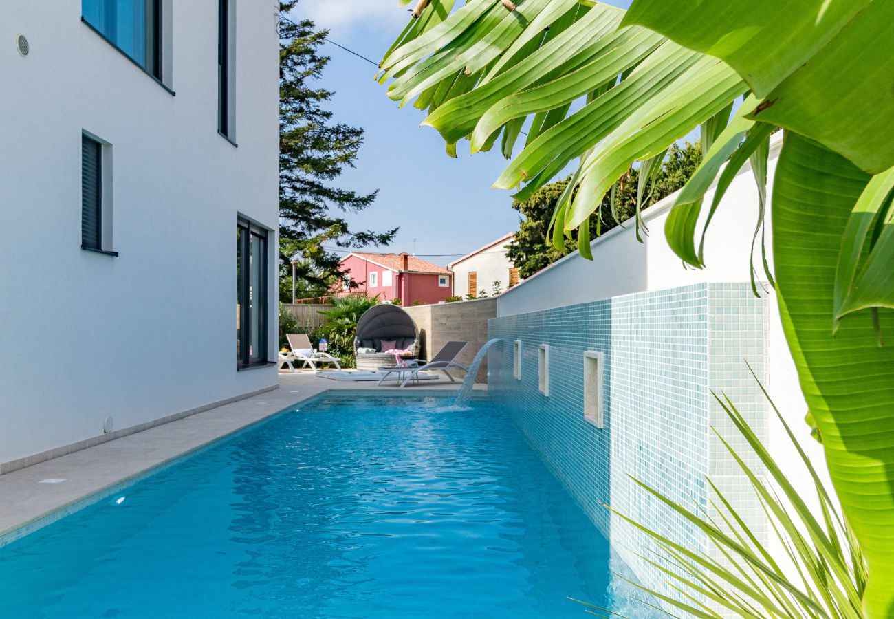 Villa in Fažana - Villa Elena Deluxe in Fažana for 8 people with whirlpool, kids playground & private pool only 400 m from the beach