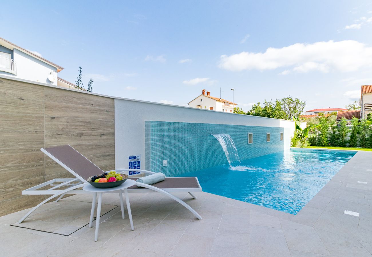Villa in Fažana - Villa Elena Deluxe in Fažana for 8 people with whirlpool, kids playground & private pool only 400 m from the beach