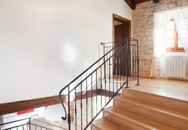 Villa in Grožnjan - Villa Poropati in Central Istria for up to 14 people with large garden & 81 m2 pool Villa in Grožnjan - Villa Poropati in Central Istria for up to 14 people with large garden & 81 m2 pool
