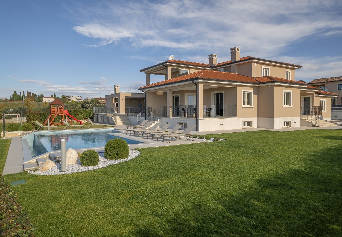 Villa in Krancici - Villa Silvia near Poreč for 10 people with infinity pool and large playground