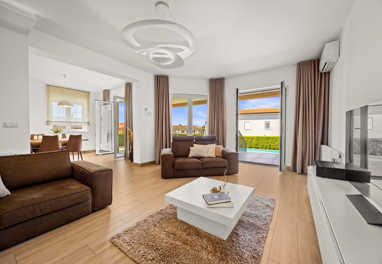 Villa in Krancici - Villa Silvia near Poreč for 10 people with infinity pool and large playground