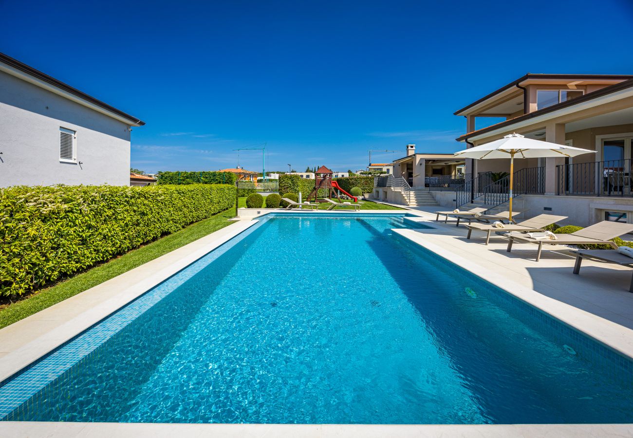 Villa in Krancici - Villa Silvia near Poreč for 10 people with infinity pool and large playground