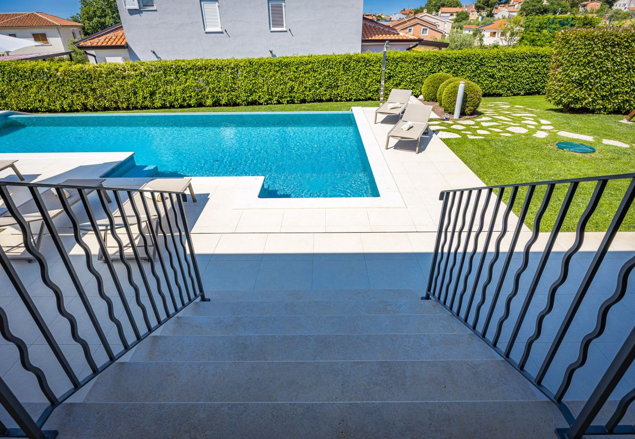 Villa in Krancici - Villa Silvia near Poreč for 10 people with infinity pool and large playground