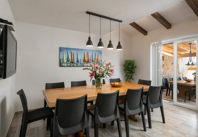 Villa in Betiga - Villa Kalista Istriana for 10 people with private pool & sea view Villa in Betiga - Villa Kalista Istriana for 10 people with private pool & sea view