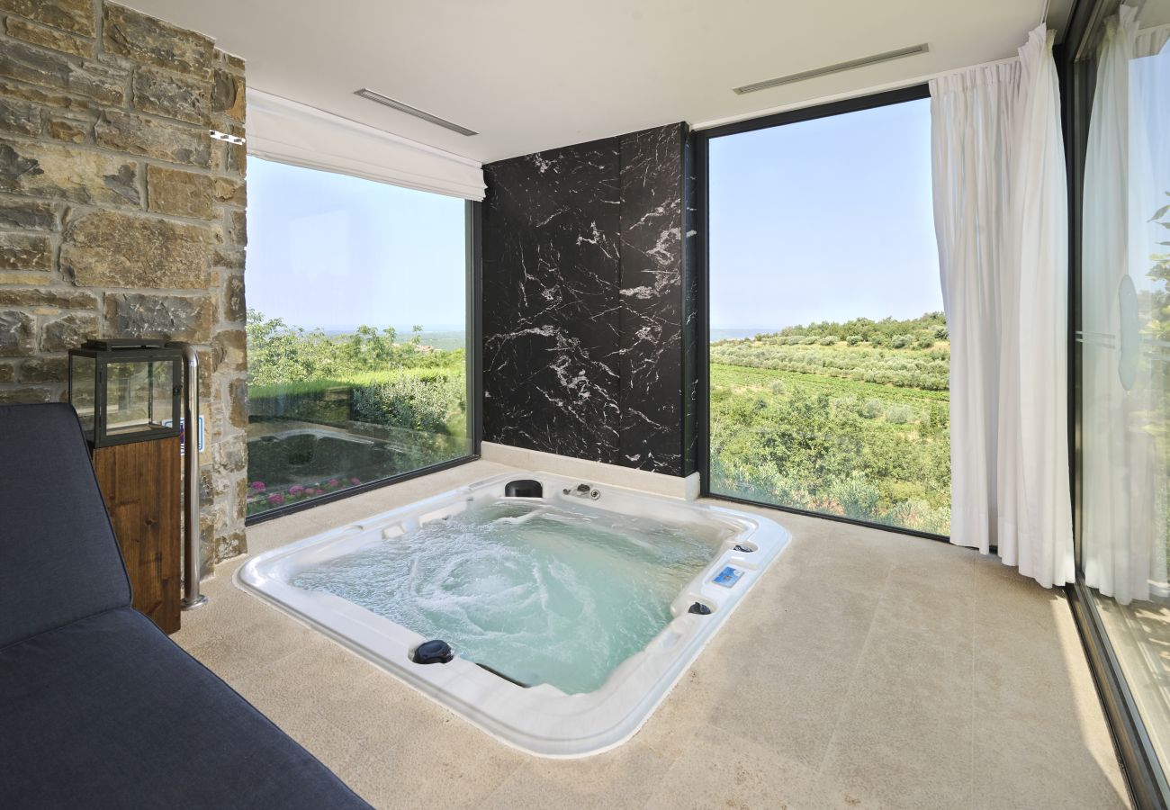Villa in Merišce - Residence Monte near Umag for 8+2 people with heated infinity pool, spa & play room
