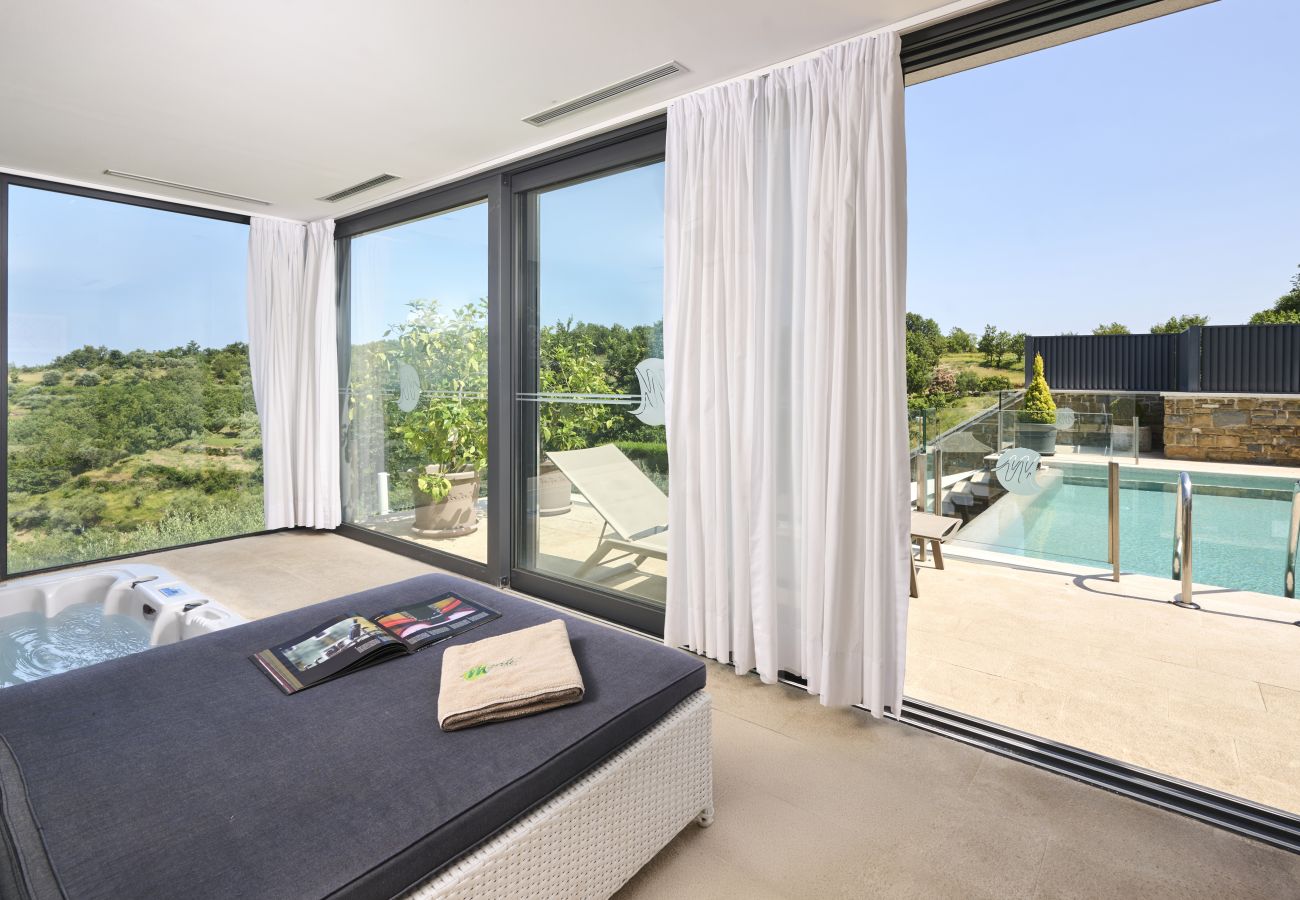 Villa in Merišce - Residence Monte near Umag for 8+2 people with heated infinity pool, spa & play room