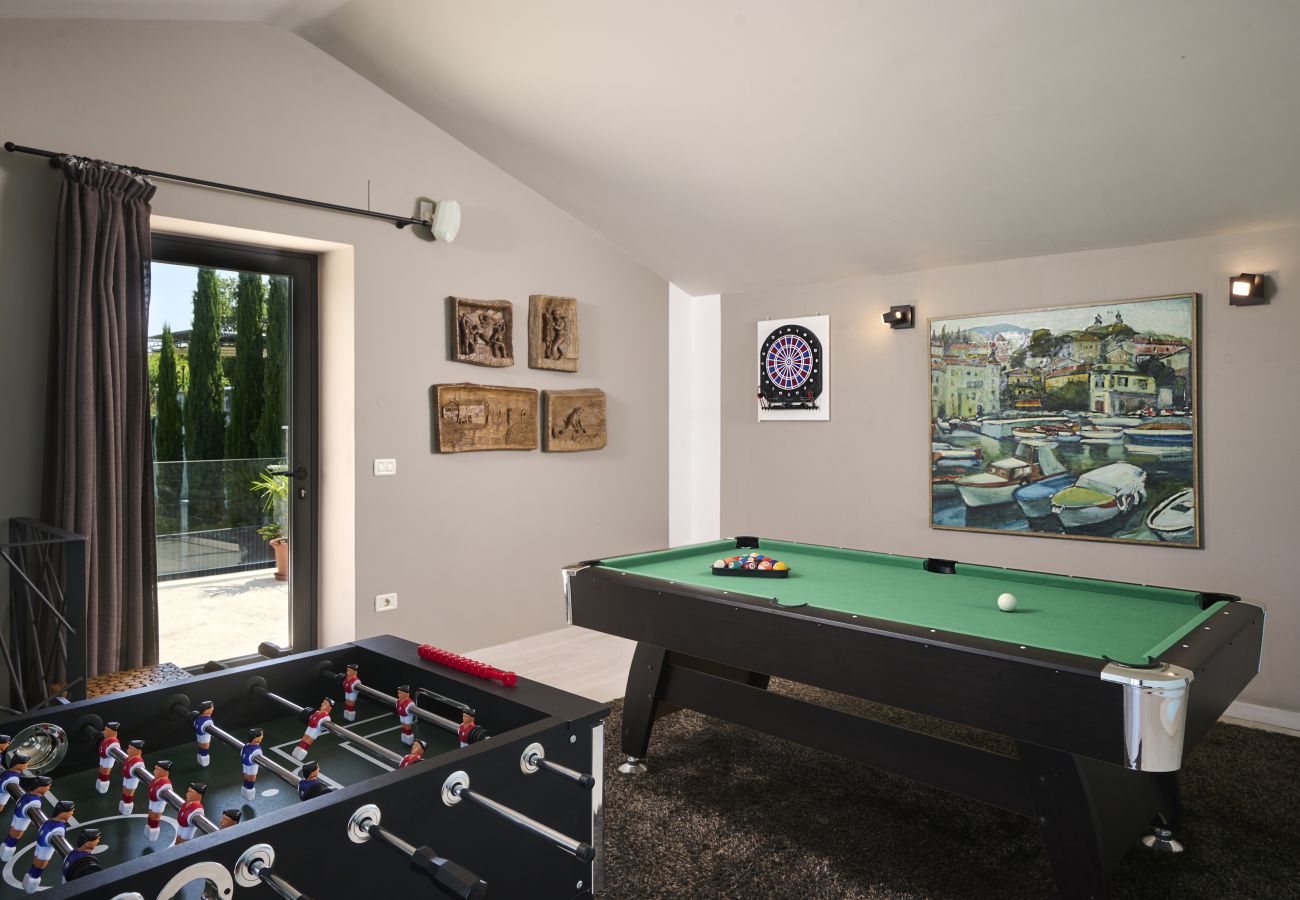Villa in Merišce - Residence Monte near Umag for 8+2 people with heated infinity pool, spa & play room