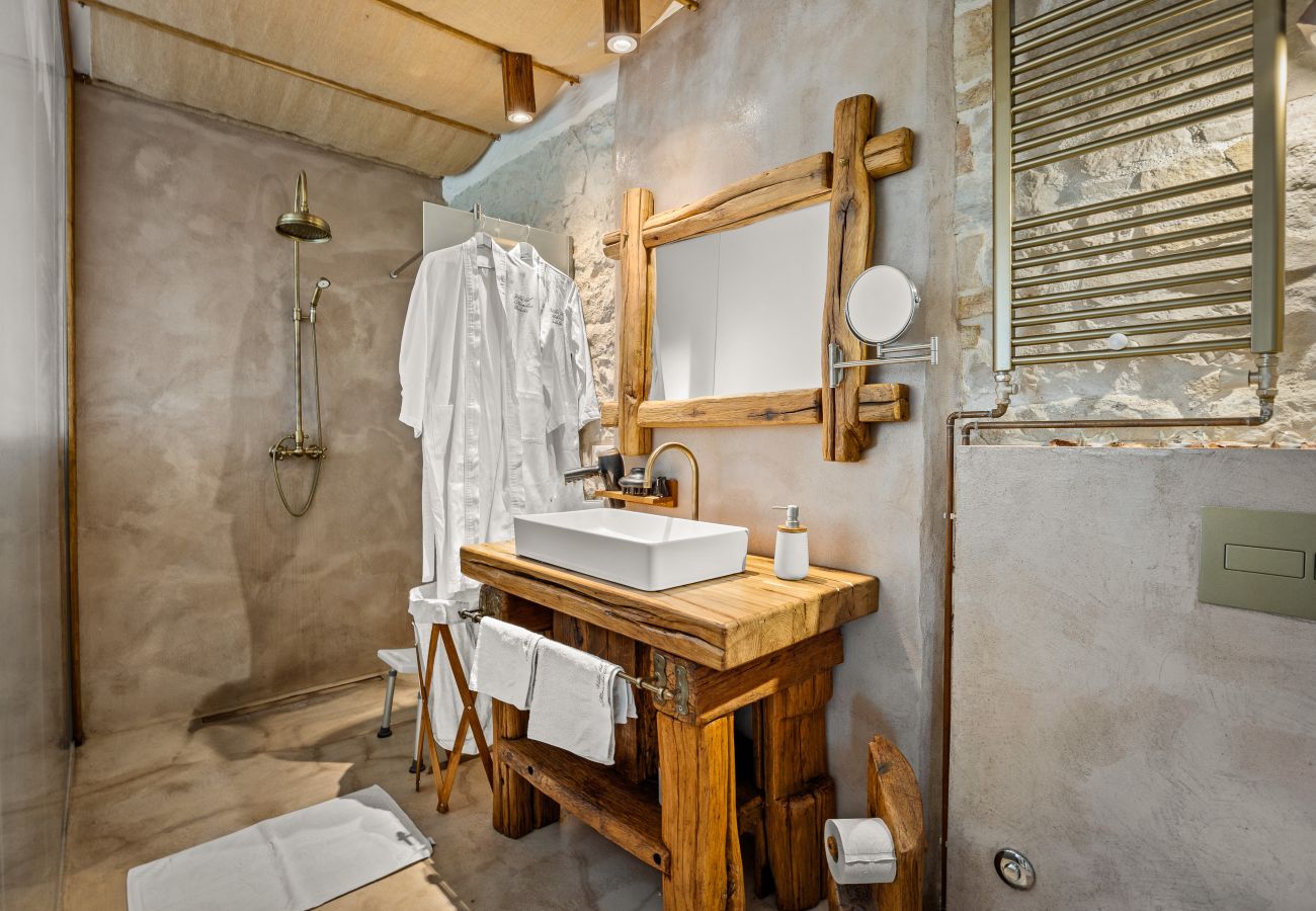 Villa in Žudetici - Villa Blazeni Miroslav Bulesic in Central Istria for 8 people with private heated pool and sauna