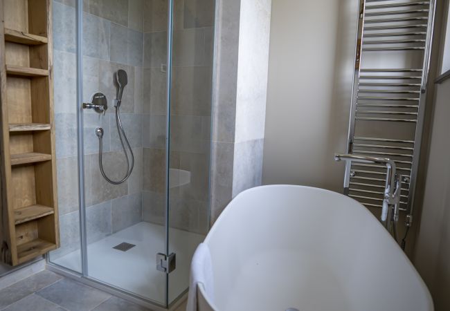 Villa in Kucibreg - Villa Paradiso in Central Istria for 11 people with large garden, sea view & wellness Villa in Kucibreg - Villa Paradiso in Central Istria for 11 people with large garden, sea view & wellness