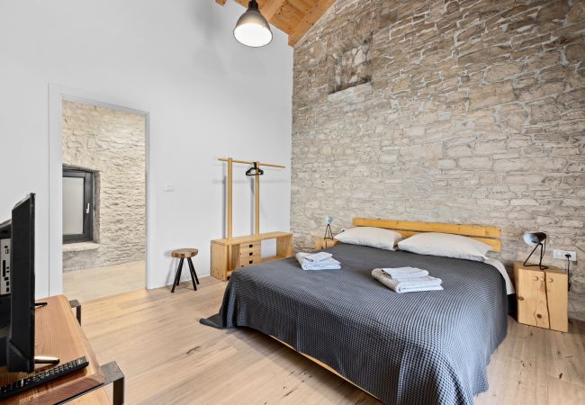 Villa in Butkovici - Casa 42 pet friendly for 9 people in Central Istria with salt - water pool Villa in Butkovici - Casa 42 pet friendly for 9 people in Central Istria with salt - water pool