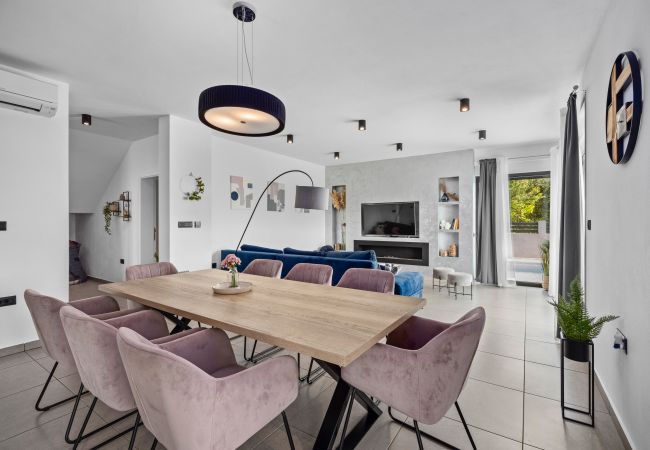 Villa in Krnica - Villa Kali near Pula for 8 people with fitness & sea view - pet friendly Villa in Krnica - Villa Kali near Pula for 8 people with fitness & sea view - pet friendly