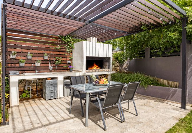 Villa in Krnica - Villa Kali near Pula for 8 people with fitness & sea view - pet friendly Villa in Krnica - Villa Kali near Pula for 8 people with fitness & sea view - pet friendly