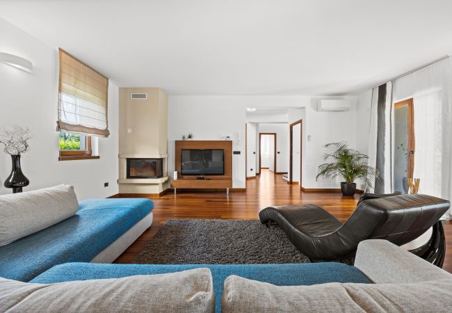 Villa in Galižana - Villa De Flora with salt water pool & sea view near Fažana Villa in Galižana - Villa De Flora with salt water pool & sea view near Fažana