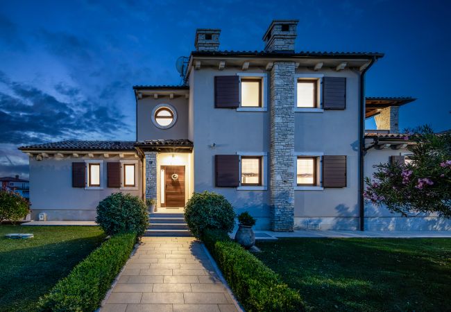 Villa in Galižana - Villa De Flora with salt water pool & sea view near Fažana Villa in Galižana - Villa De Flora with salt water pool & sea view near Fažana