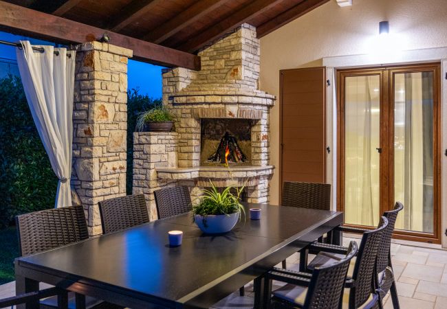 Villa in Galižana - Villa De Flora with salt water pool & sea view near Fažana Villa in Galižana - Villa De Flora with salt water pool & sea view near Fažana