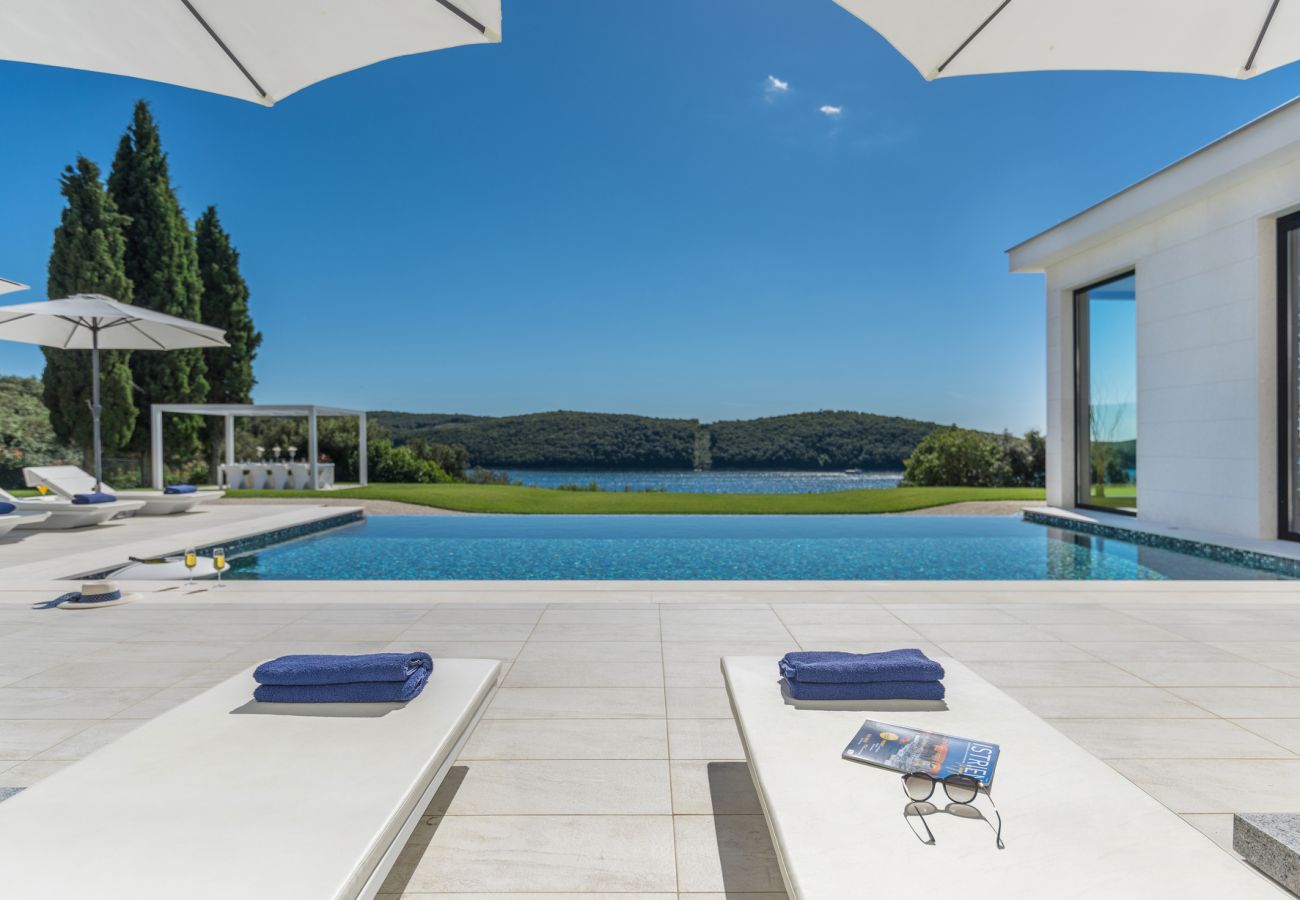 Villa in Vrsar - Villa La Reina for 10 people only 20 meters from the sea with sauna & heated pool near Poreč - Daily Housekeeping