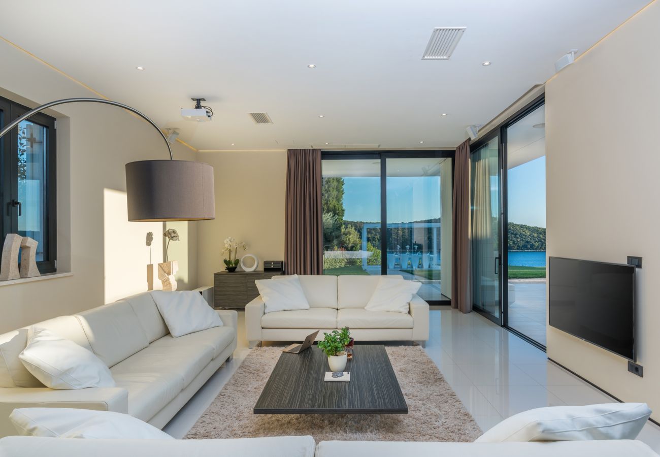 Villa in Vrsar - Villa La Reina for 10 people only 20 meters from the sea with sauna & heated pool near Poreč - Daily Housekeeping