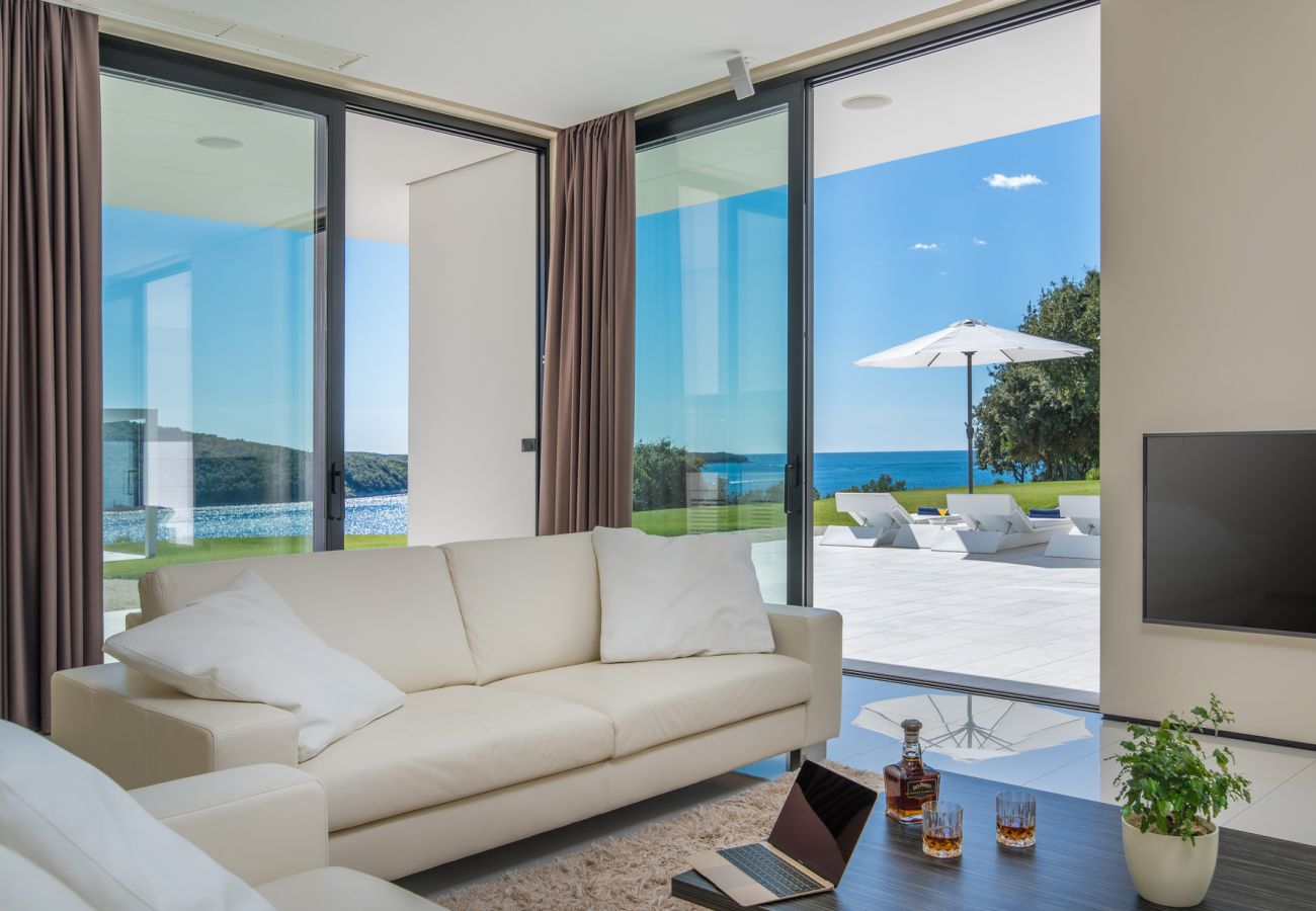 Villa in Vrsar - Villa La Reina for 10 people only 20 meters from the sea with sauna & heated pool near Poreč - Daily Housekeeping