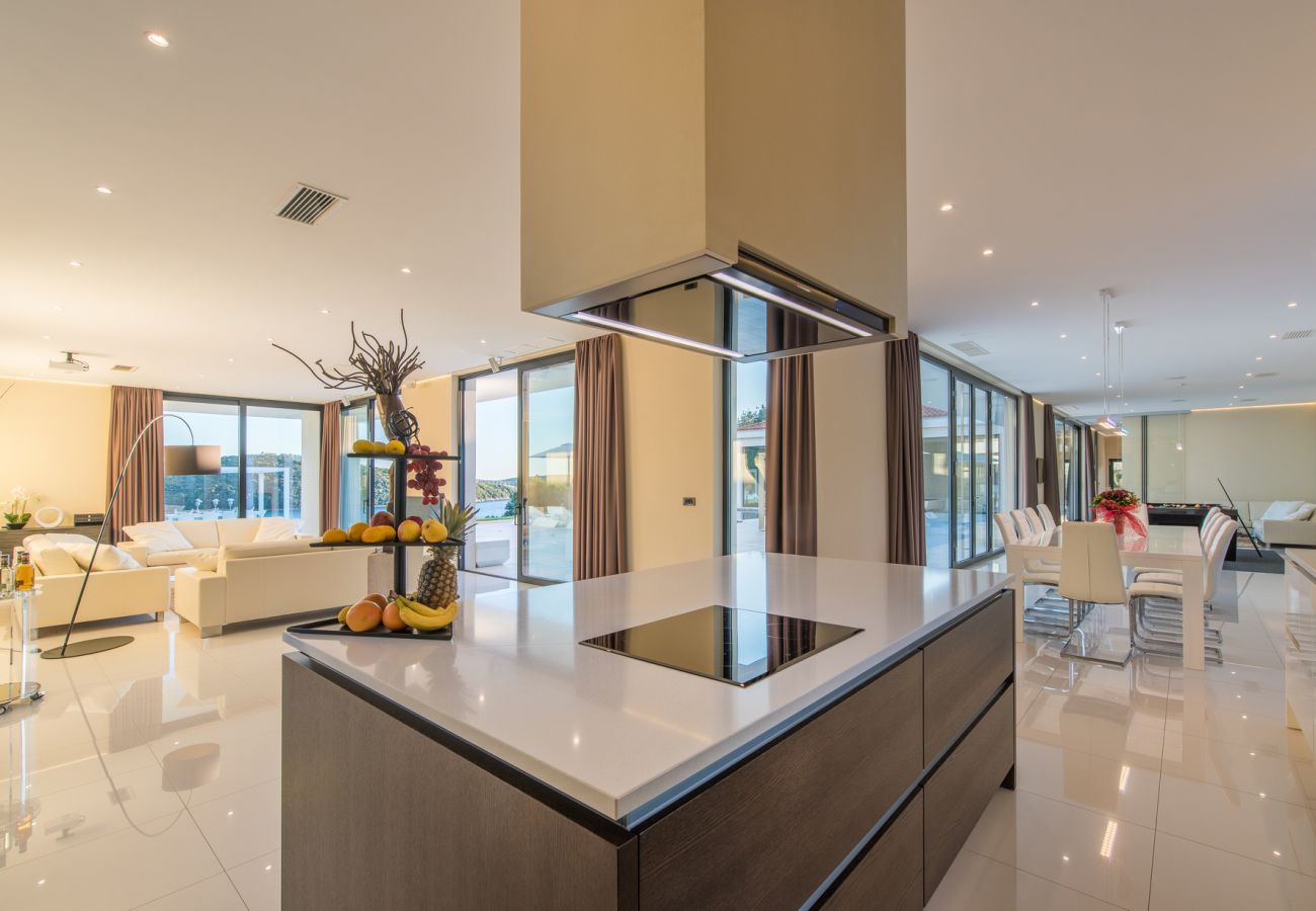 Villa in Vrsar - Villa La Reina for 10 people only 20 meters from the sea with sauna & heated pool near Poreč - Daily Housekeeping