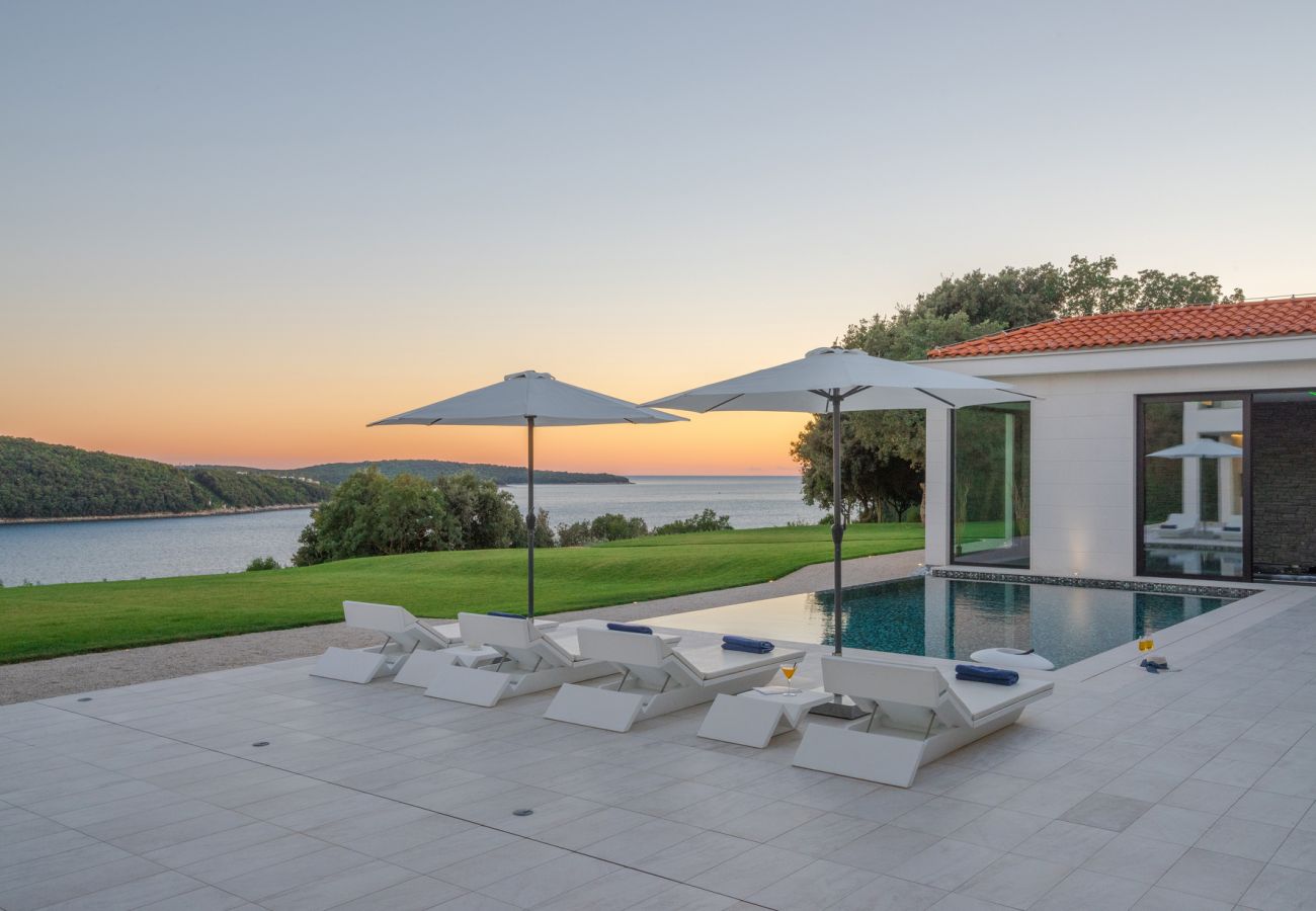 Villa in Vrsar - Villa La Reina for 10 people only 20 meters from the sea with sauna & heated pool near Poreč - Daily Housekeeping