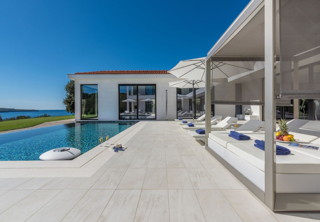 Villa in Vrsar - Villa La Reina for 10 people only 20 meters from the sea with sauna & heated pool near Poreč - Daily Housekeeping