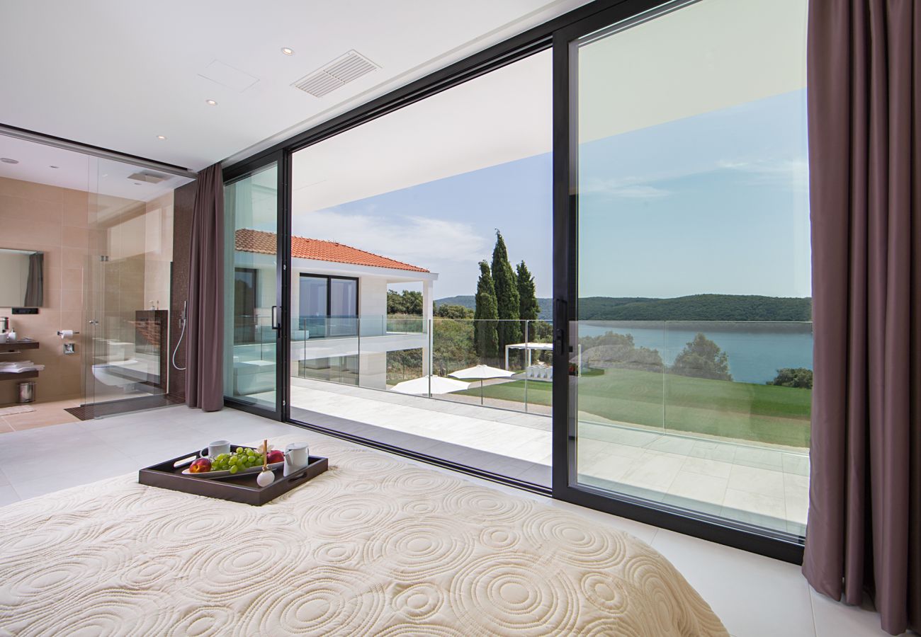 Villa in Vrsar - Villa La Reina for 10 people only 20 meters from the sea with sauna & heated pool near Poreč - Daily Housekeeping