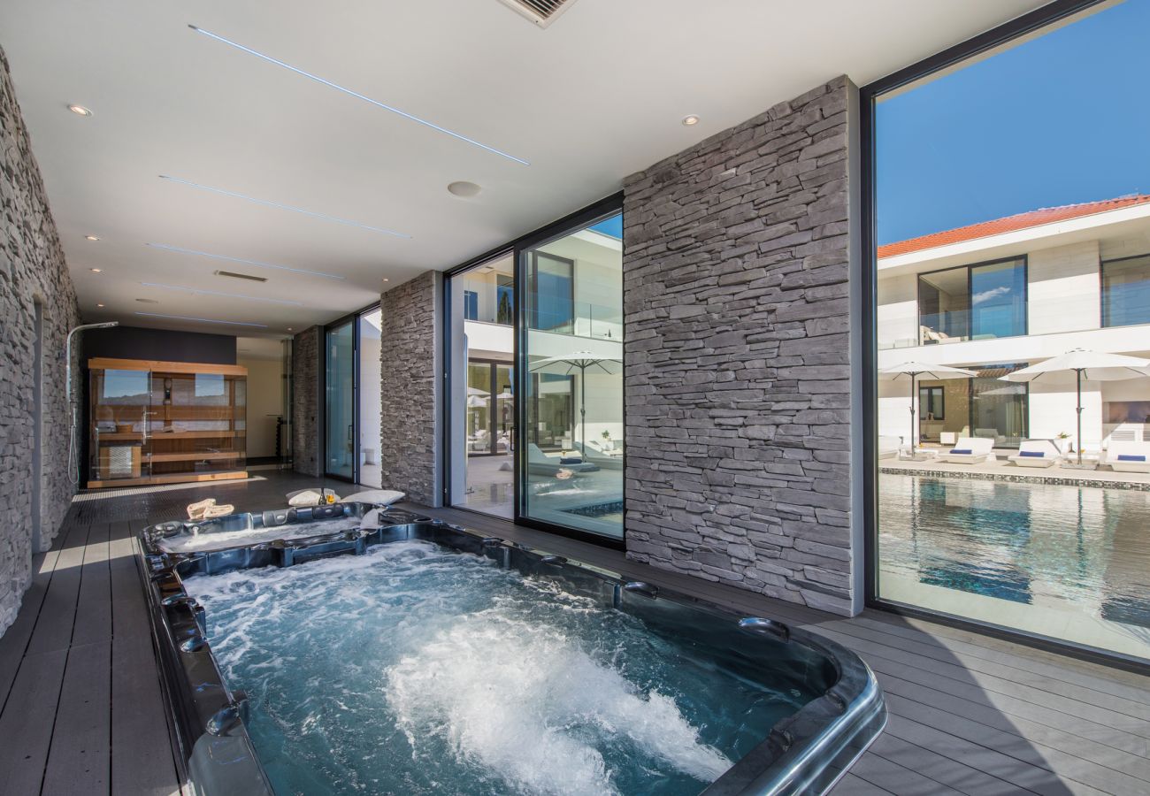 Villa in Vrsar - Villa La Reina for 10 people only 20 meters from the sea with sauna & heated pool near Poreč - Daily Housekeeping