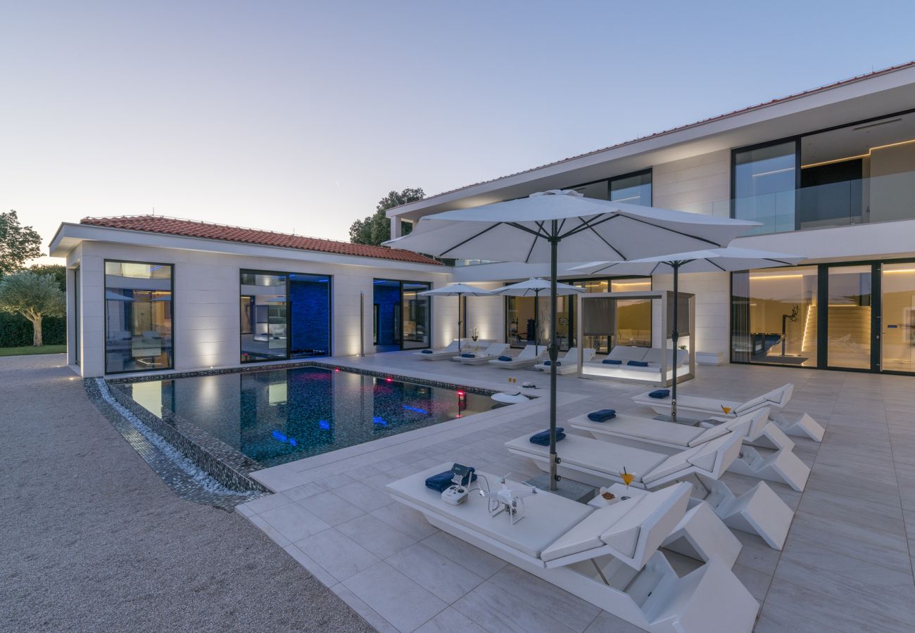 Villa in Vrsar - Villa La Reina for 10 people only 20 meters from the sea with sauna & heated pool near Poreč - Daily Housekeeping