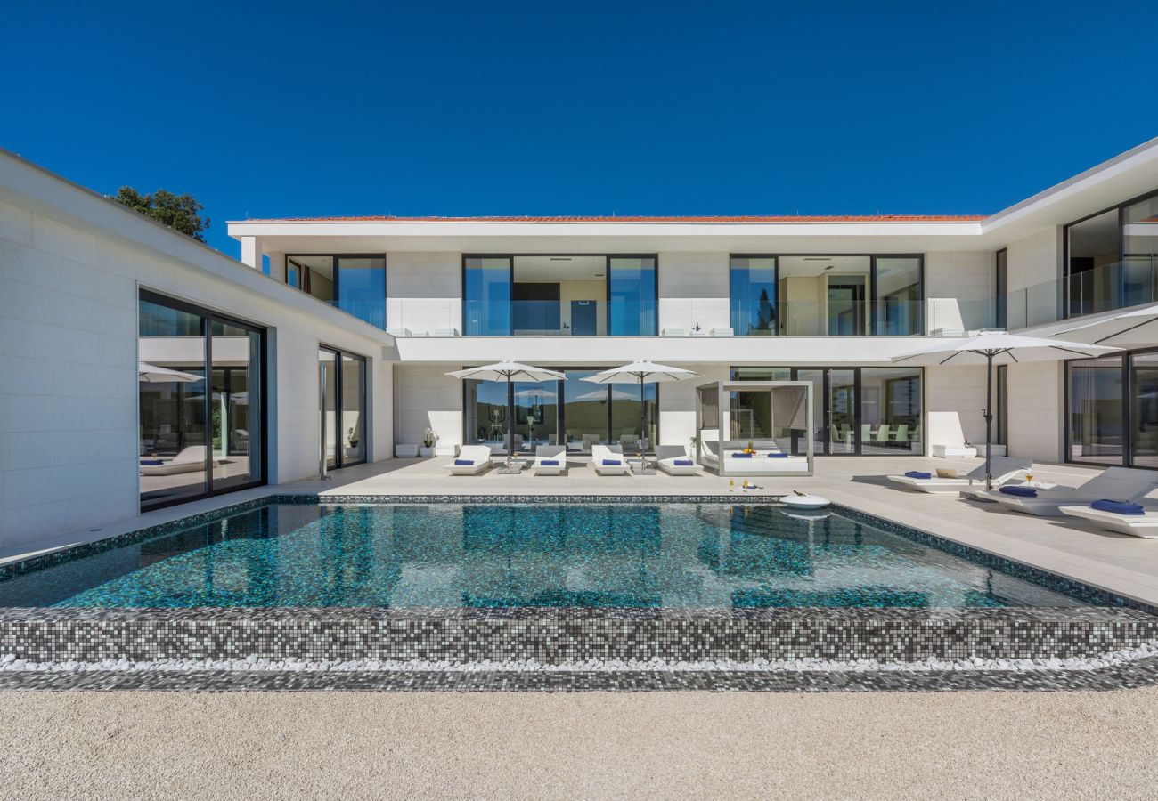 Villa in Vrsar - Villa La Reina for 10 people only 20 meters from the sea with sauna & heated pool near Poreč - Daily Housekeeping