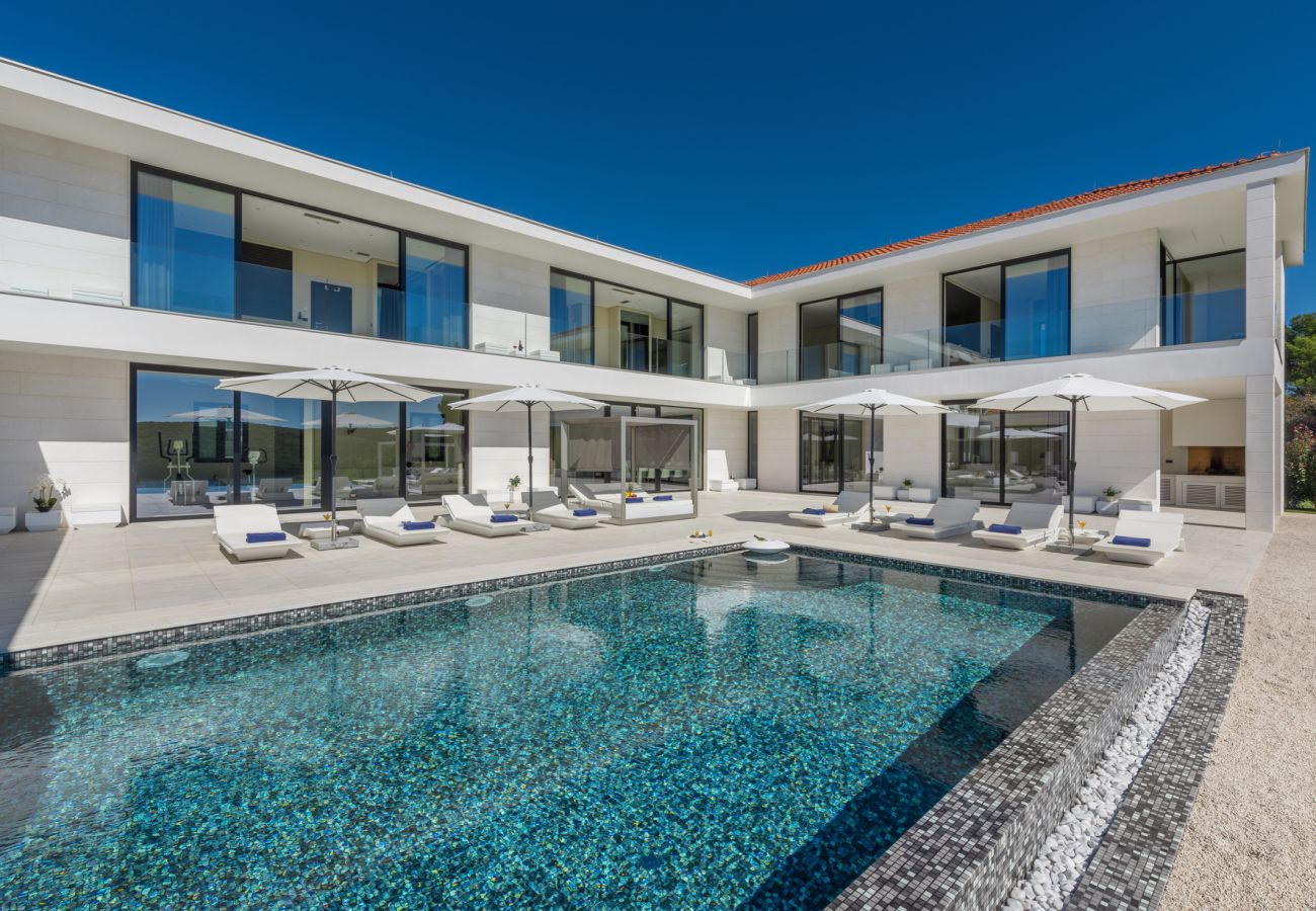 Villa in Vrsar - Villa La Reina for 10 people only 20 meters from the sea with sauna & heated pool near Poreč - Daily Housekeeping