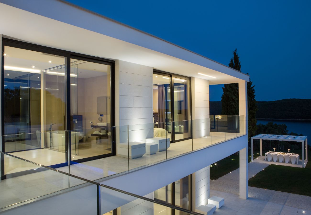 Villa in Vrsar - Villa La Reina for 10 people only 20 meters from the sea with sauna & heated pool near Poreč - Daily Housekeeping