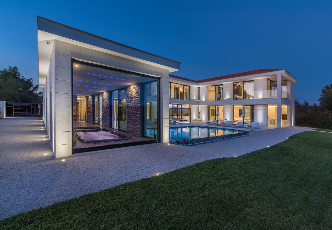 Villa in Vrsar - Villa La Reina for 10 people only 20 meters from the sea with sauna & heated pool near Poreč - Daily Housekeeping