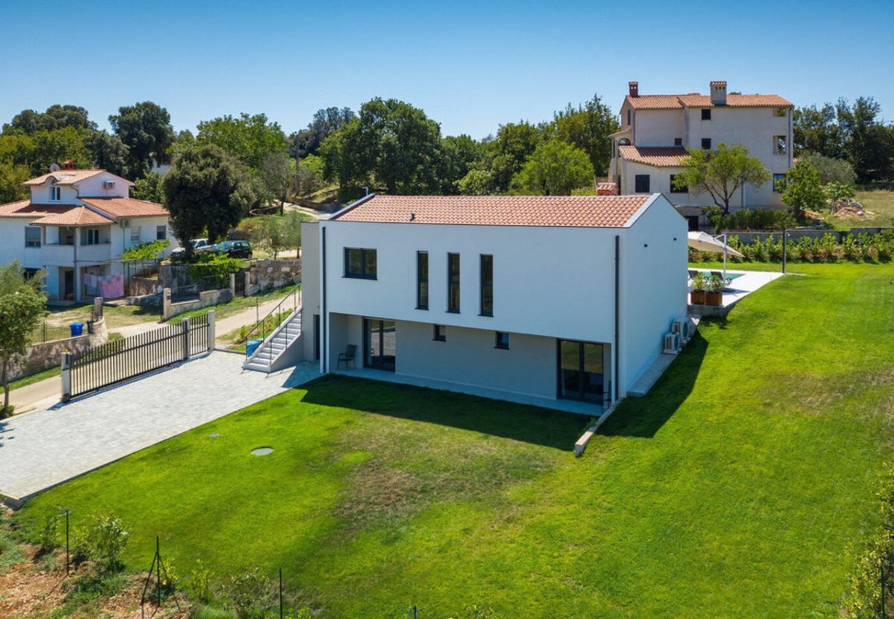 Villa in Vintijan - Villa Lia for 6 people near Pula with children playground and private pool