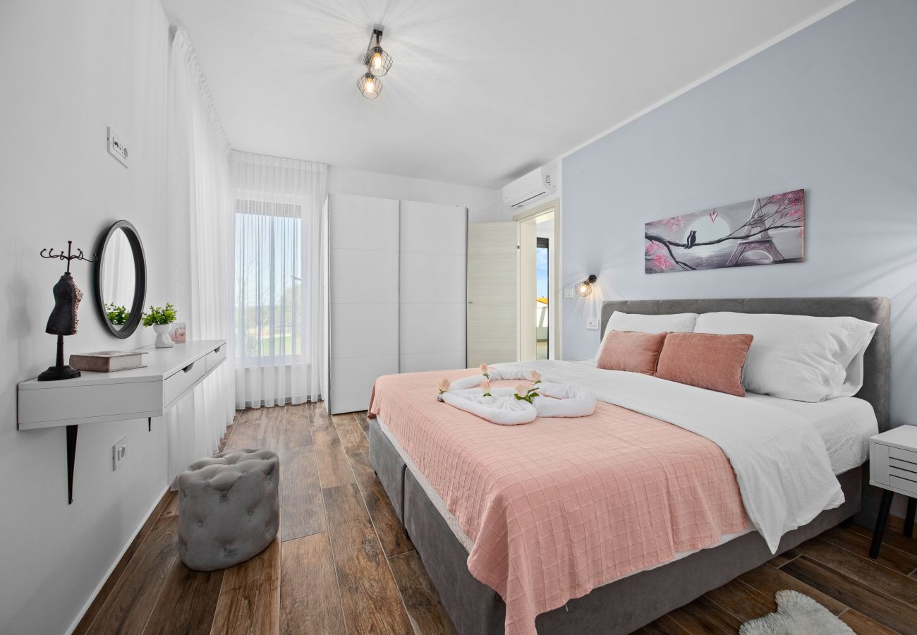 Villa in Galižana - Villa Lu near Fažana for 7 people with private pool, kids playground & sea view