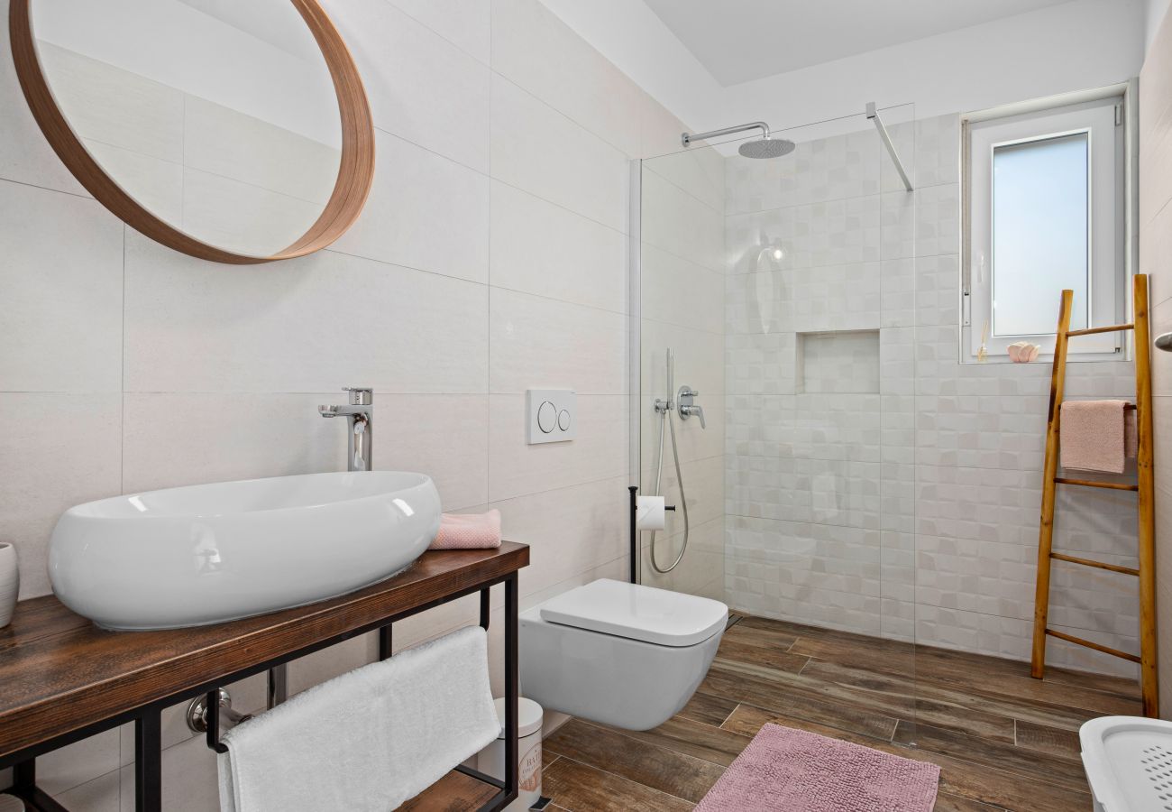 Villa in Galižana - Villa Lu near Fažana for 7 people with private pool, kids playground & sea view