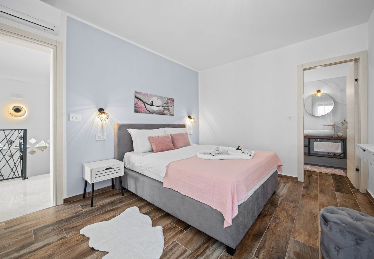 Villa in Galižana - Villa Lu near Fažana for 7 people with private pool, kids playground & sea view