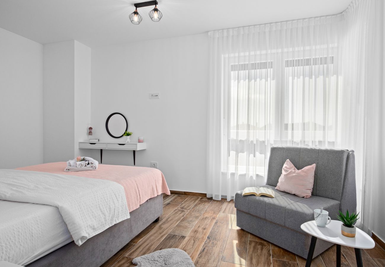 Villa in Galižana - Villa Lu near Fažana for 7 people with private pool, kids playground & sea view
