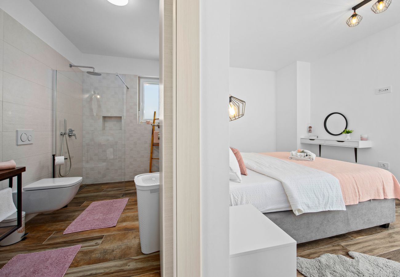 Villa in Galižana - Villa Lu near Fažana for 7 people with private pool, kids playground & sea view