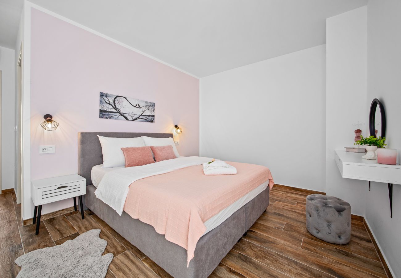 Villa in Galižana - Villa Lu near Fažana for 7 people with private pool, kids playground & sea view