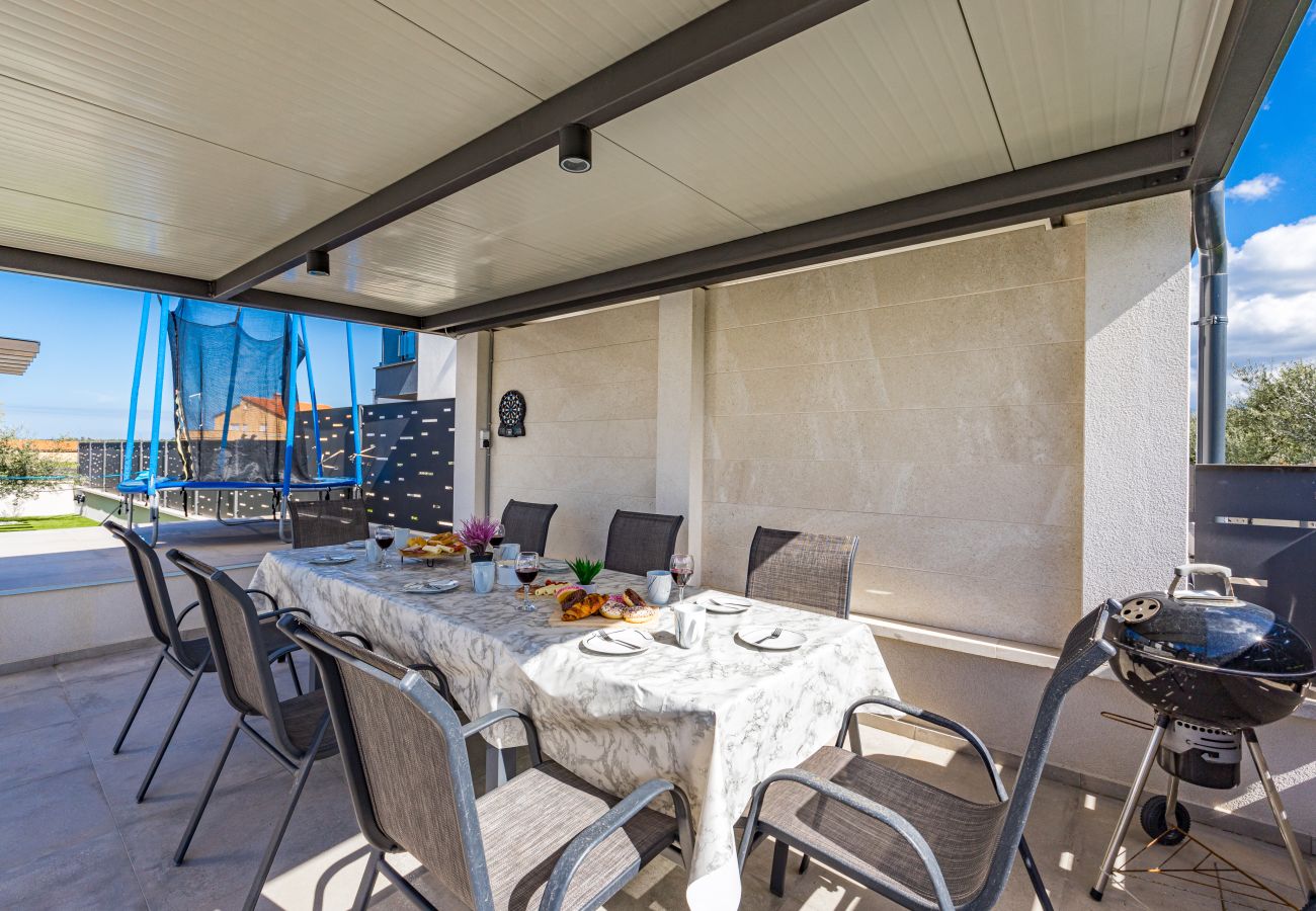 Villa in Galižana - Villa Lu near Fažana for 7 people with private pool, kids playground & sea view