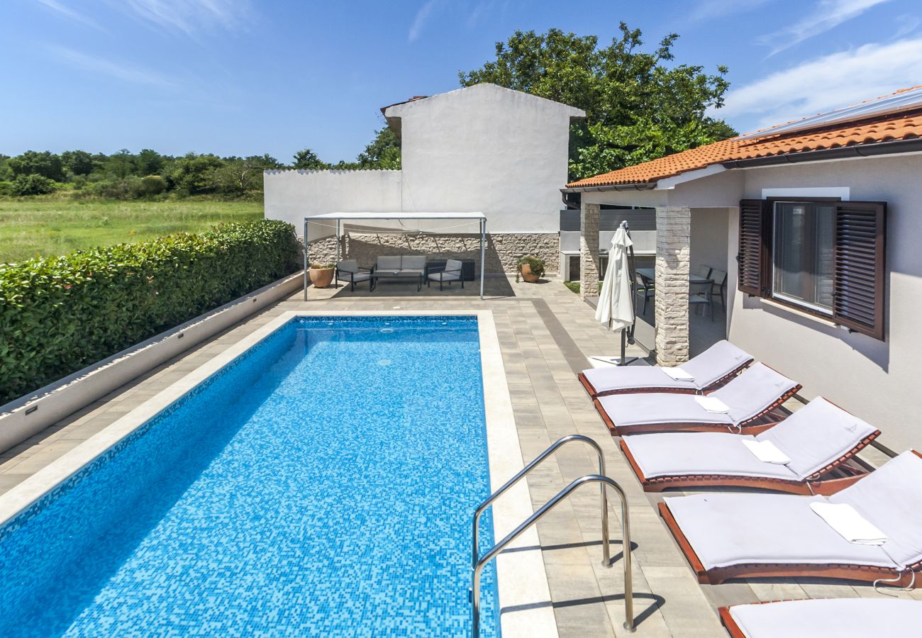 Villa in Marcana - Holiday House Gortan for 7 people near Pula with children playground and private pool - pet friendly