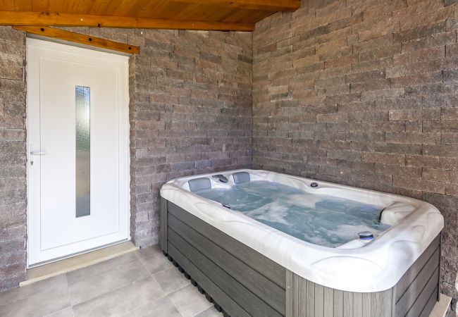 Villa in Marcana - Villa Sole Istria near Pula for 7 people with jacuzzi and children playground Villa in Marcana - Villa Sole Istria near Pula for 7 people with jacuzzi and children playground