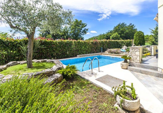 Villa in Marcana - Villa Sole Istria near Pula for 7 people with jacuzzi and children playground Villa in Marcana - Villa Sole Istria near Pula for 7 people with jacuzzi and children playground
