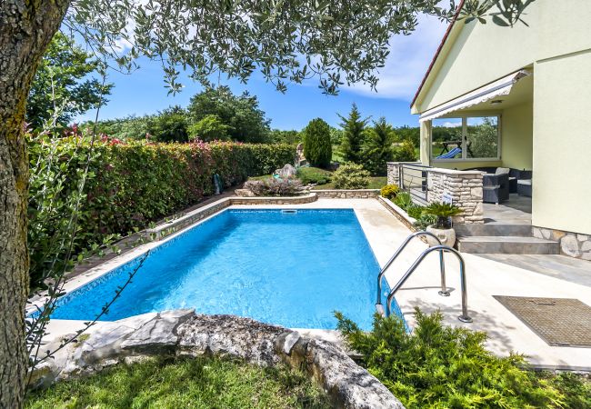 Villa in Marcana - Villa Sole Istria near Pula for 7 people with jacuzzi and children playground Villa in Marcana - Villa Sole Istria near Pula for 7 people with jacuzzi and children playground