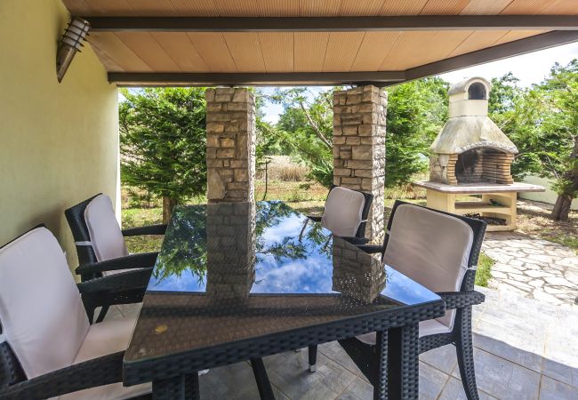 Villa in Marcana - Villa Sole Istria near Pula for 7 people with jacuzzi and children playground Villa in Marcana - Villa Sole Istria near Pula for 7 people with jacuzzi and children playground