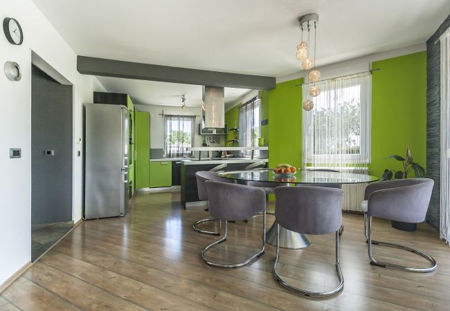 Villa in Marcana - Villa Sole Istria near Pula for 7 people with jacuzzi and children playground Villa in Marcana - Villa Sole Istria near Pula for 7 people with jacuzzi and children playground