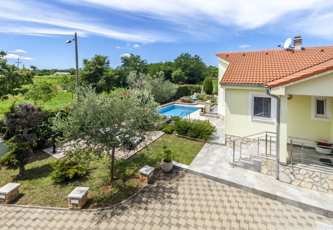 Villa in Marcana - Villa Sole Istria near Pula for 7 people with jacuzzi and children playground Villa in Marcana - Villa Sole Istria near Pula for 7 people with jacuzzi and children playground