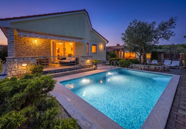 Villa in Marcana - Villa Sole Istria near Pula for 7 people with jacuzzi and children playground