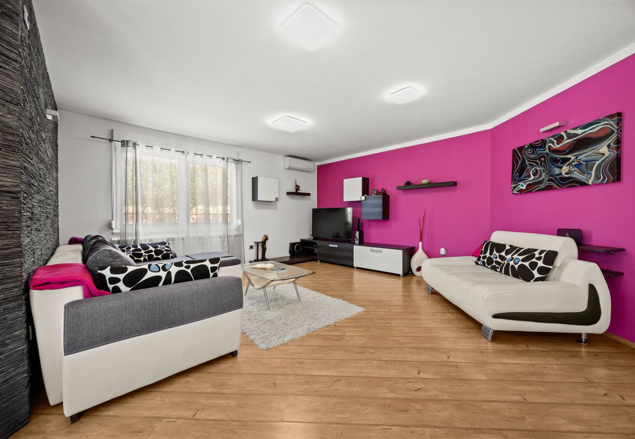 Villa in Marcana - Villa Sole Istria near Pula for 7 people with jacuzzi and children playground